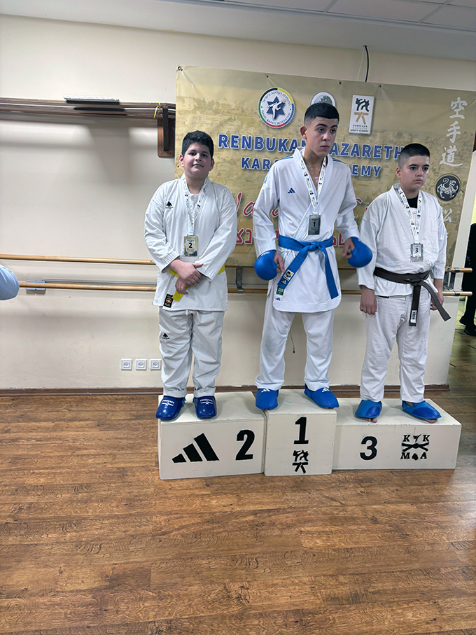 مدرسة حسني عرار للكراتيه وفنون القتال تتألق في بطولة كأس الناصرة القطرية 2025